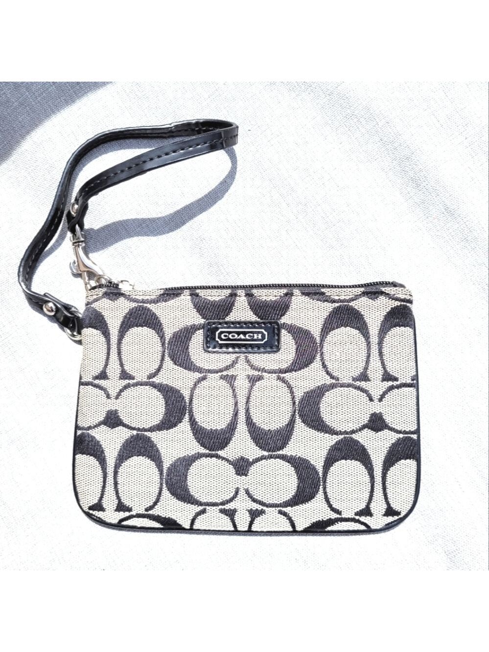 Coach Vintage wristlet, Signature C Design In Black And Grey